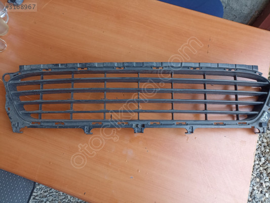 Renault Fluence ön tampon Orta ızgarası