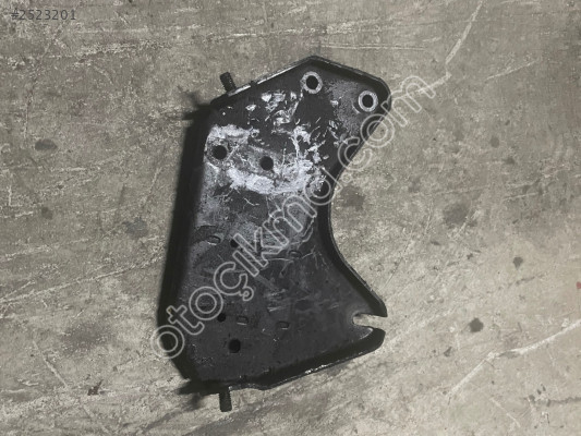 8D0199225D PASAT 1.8 T AEB MOTOR ÖN KULAK