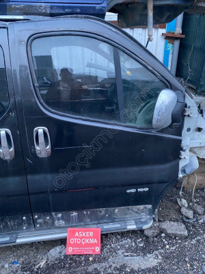 Trafic sağ ön kapı