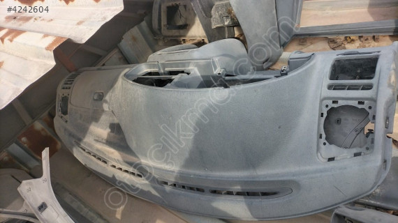 99 Peugeot partner göğüslük torpido