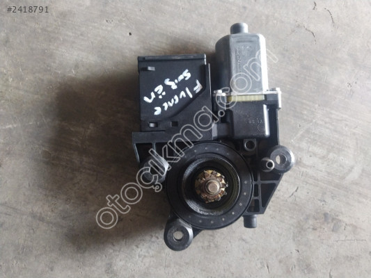Renault Fluence sağ ön kapı cam motoru 0130822478