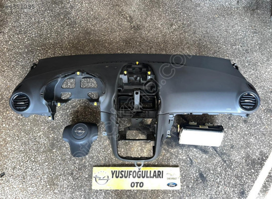 CORSA D ON CAM İZGARA GOGÜS TORPİDO PANEL KAPİ DOSEMESİ NİKELAJ