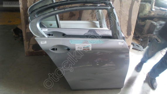 BMW F10 5 SERİSİ ÇIKMA SAĞ ARKA KAPI