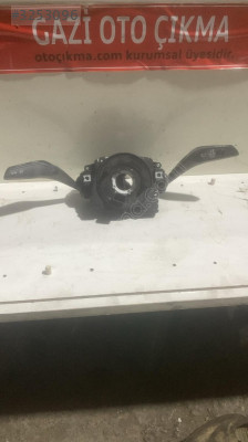 AUDİ Q3 SİNYAL KOLU