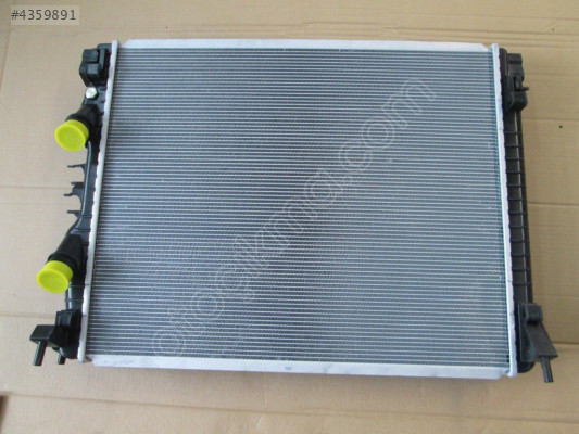 MASERATI GHIBLI LEVANTE QUATTROPORTE SU RADYATÖRÜ 670030844