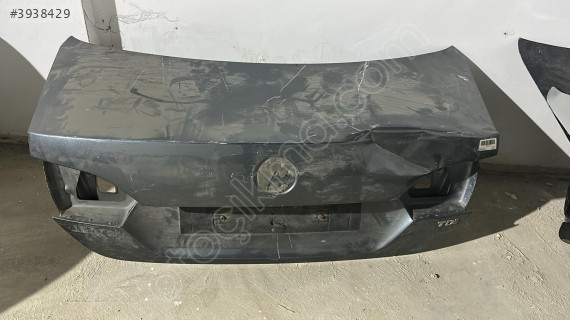 VOLKSWAGEN/ JETTA 15-18 UFAK HASARLI ORJİNAL BAGAJ KAPAĞI.