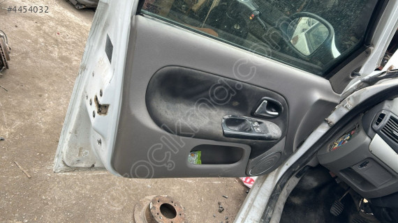 Renault Symbol dört kapı döşemesi orijinal temiz