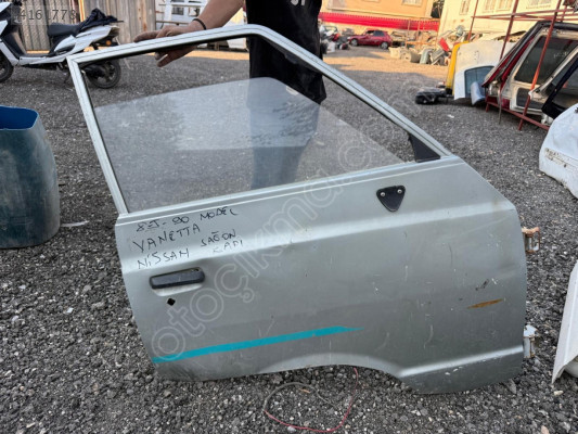 NISSAN VANETTA SAĞ ÖN KAPI ESKİ MODEL ORJİNAL ÇIKMA