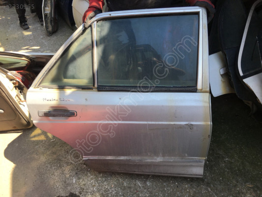 Mercedes w126 Kasa Sağ Arka Kapı Döşemesi Kelebek Camı