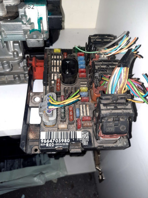 Peugeot 407 sigorta kutusu 9664705980 BSM R02