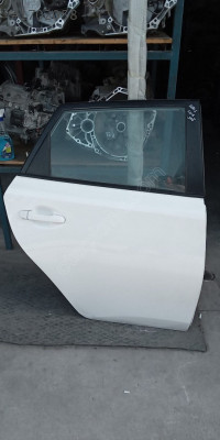 toyota auris 2015 çıkma orjinal sağ arka kapı (son fiyat)