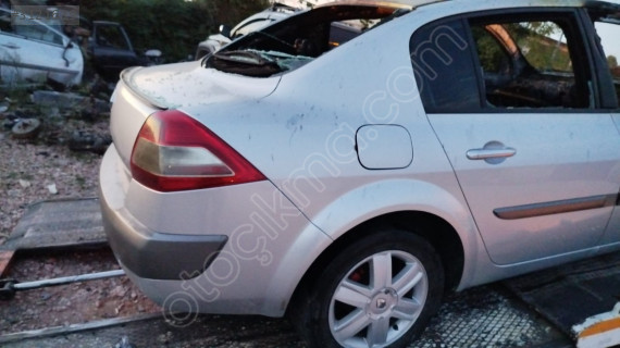 Megane 2 sağ arka çamurluk