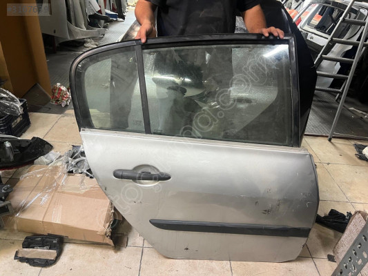 RENAULT MEGAN 2 GRİ SAĞ ARKA KAPI ORJİNAL DOLU