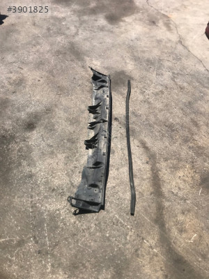 Renault Clio 4 Ön Cam Izgarası