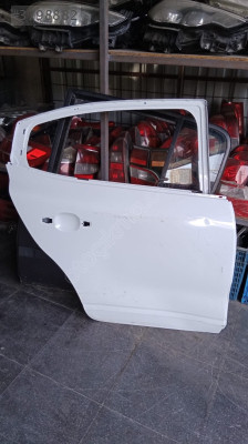 Renault Taliant sağ arka kapı orijinal