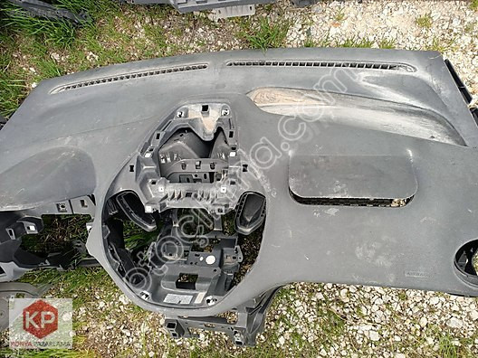 Ford Tourneo Courrier ön göğüs