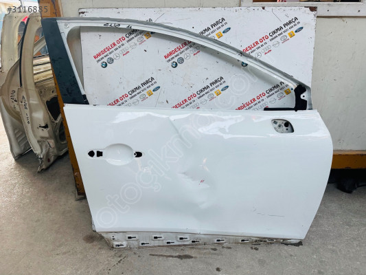 Renault Clio 4 sağ ön kapı (hasarlı parça)