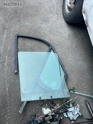 Connect sol ön kapı camı