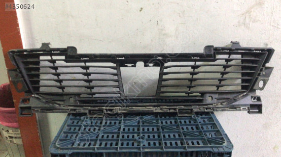 PEUGEOT 2008 ÖN TAMPON ORTA IZGARA ÇIKMA ORJİNAL YEDEK PARÇA