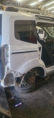 Ford Coruirer Sağ Arka Çamurluk Çıkma Orjinal