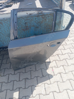 2010 2018 BMW 1 serisi f20 sol arka kapı