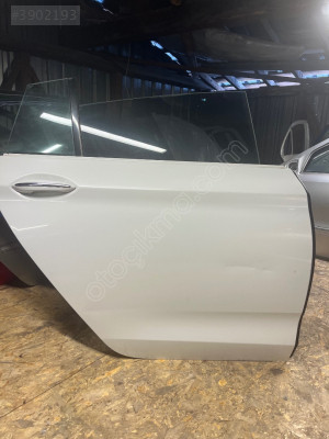 BMW GT30 5 KASA SAĞ ARKA KAPI DOLU