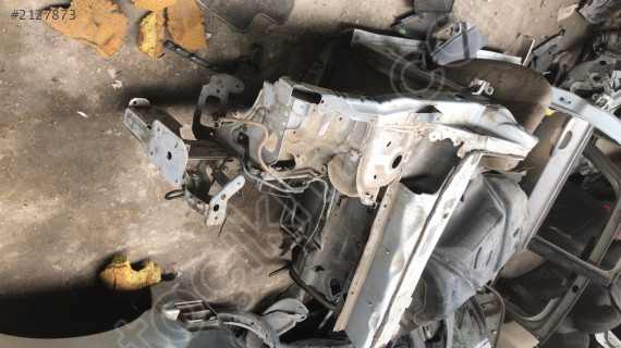 Renault fuluence sağ ön çeyrek çıkma