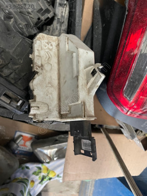 Citroën C4 sağ ön kapı kilidi