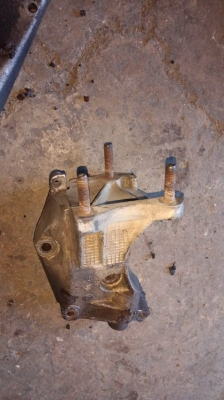 Citroen c15  1.9 dizel motor bağlantı braketi