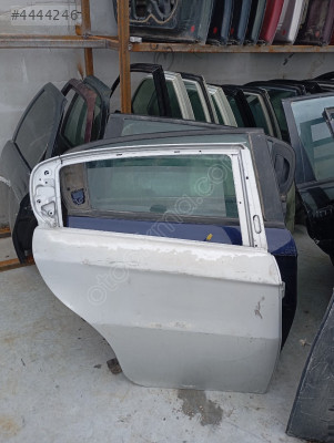 Alfa Romeo 147 sağ arka kapı