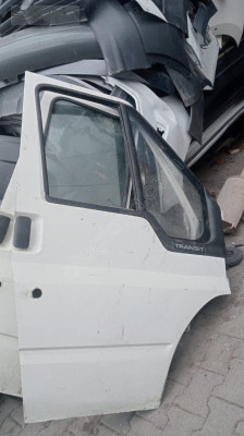 Ford Transit İçin Çıkma Sağ Ön Kapı Parçası