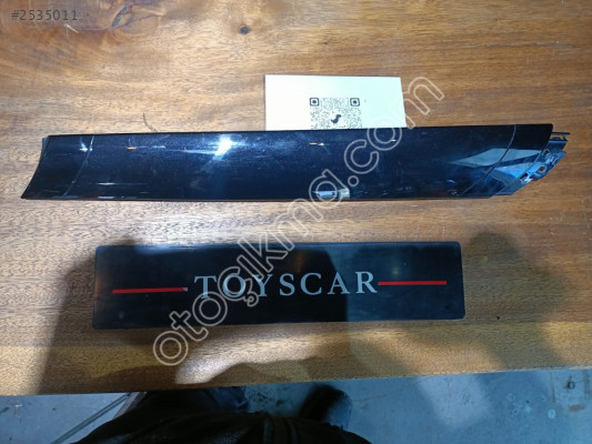 Landrover Defender Ön Cam Sağ Direk Kaplaması L8B2-025A52-BD
