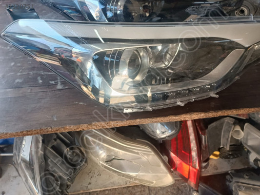 Hyundai i20 sağ ledli far çıkma
