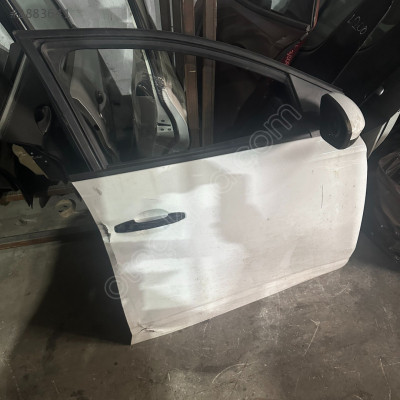 RENAULT TAİLANT SAĞ ÖN KAPI ÜÇEL OTO ÇIKMA BURSA