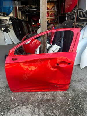 Renault Clio 5 Modeli İçin Sol Ön Kapı Çıkma Parçası