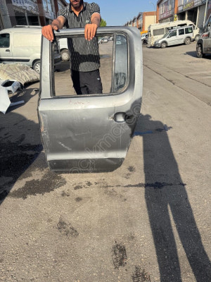 VW AMAROK GRİ SOL ARKA KAPI ORJINAL DOLU