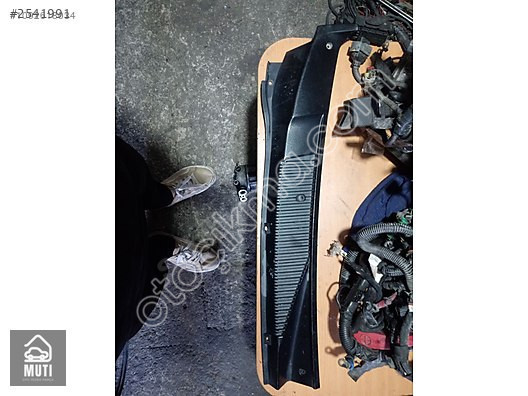 Ford CONNECT 0213 Ön Cam Izgarası Sağ Orjinal 2T14 A02216
