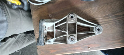 Astra F, Vectra A motor bağlantı braketi sağ ön OEM 90372450