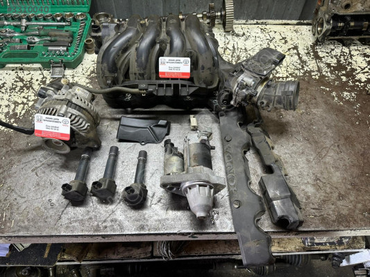 Honda Civic için Şarj Dinamosu ve Motor Emme Manifoldu