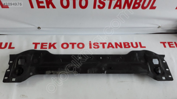 Mercedes E 207 RADYATÖR ÜST PANEL A207620032 SÖKME