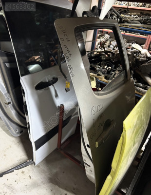 Isuzu D Maxs sağ arka kapı