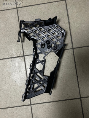 Tampon Destek Braketi On Sol Vw Passat B8