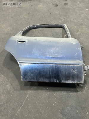 AUDİ A4 B5 SAĞ ARKA KAPI CAM ÇERÇEVESİ