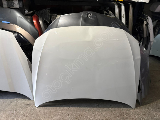 Passat b8 /8.5 motor kaputu beyaz renk