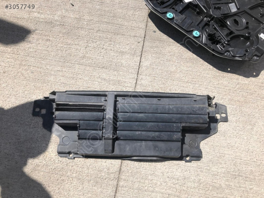 LAND ROVER DİSCOVERY 5 L462 ÖN HAVALANDIRMA PERDESİ HY32-8475-A