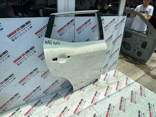 Nissan Qashgai sağ arka kapı (Hasarlı)