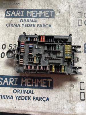 ÇIKMA BMW F20 9337881 01 933788101 SİGORTA KUTUSU