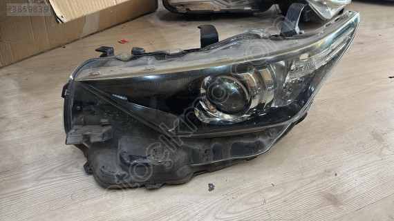 TOYOTA AURİS SOL FAR