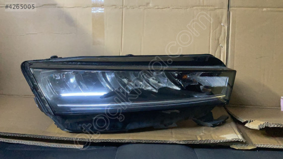 SKODA OCTAVİA SAĞ ÖN LED FAR 2021 SÖKME 5E941016 ÇAĞRI OTO MASLAK