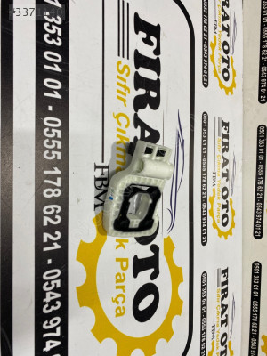 BMW 5 Serisi G30 Sağ Alt Radyatör Braketi 17118632140 BMW279330